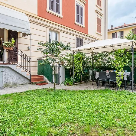 Guesthost - Alice Garden Appartement La Spezia