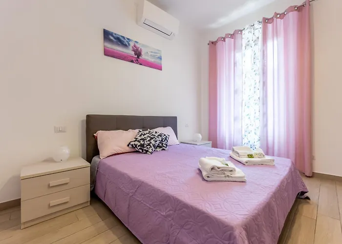 Guesthost - Alice Garden 아파트 *